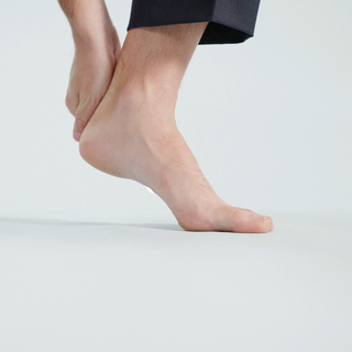 Soins ciblés pour talons secs, déshydratés et tiraillés